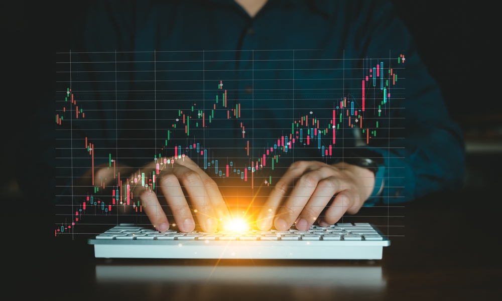 Forex Trading on a Mobile Phone in 2026: How Skadeva’s Platform Compares